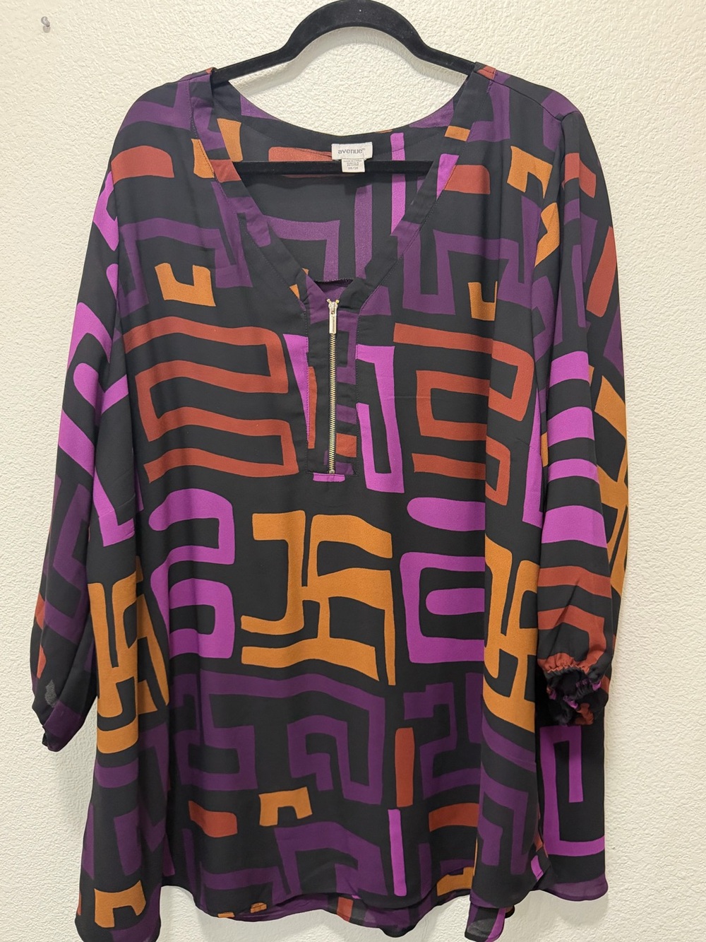 Avenue black multi geometric print blouse, 26/28W